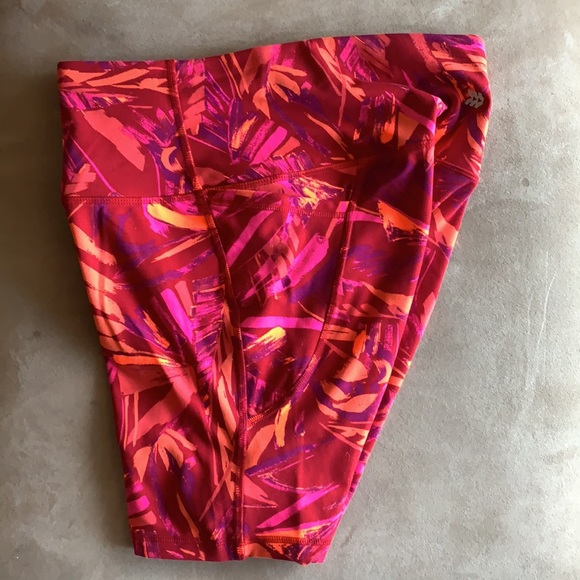 All In Motion floral design biker shorts with pockets - Picture 4 of 5